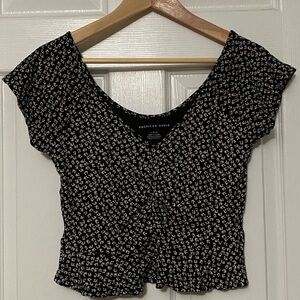 American Eagle Outfitters Black and White Floral Crop Top size Large